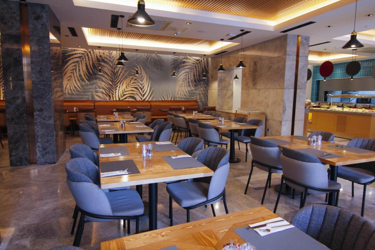 فندق Ramada Plaza Sultanahmet اسطنبول المظهر الخارجي الصورة The interior of the restaurant