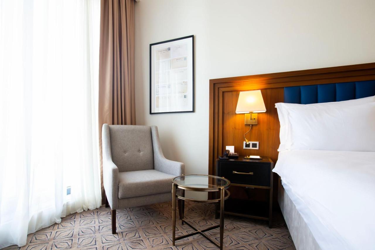 فندق Ramada Plaza Sultanahmet اسطنبول المظهر الخارجي الصورة A room at the hotel