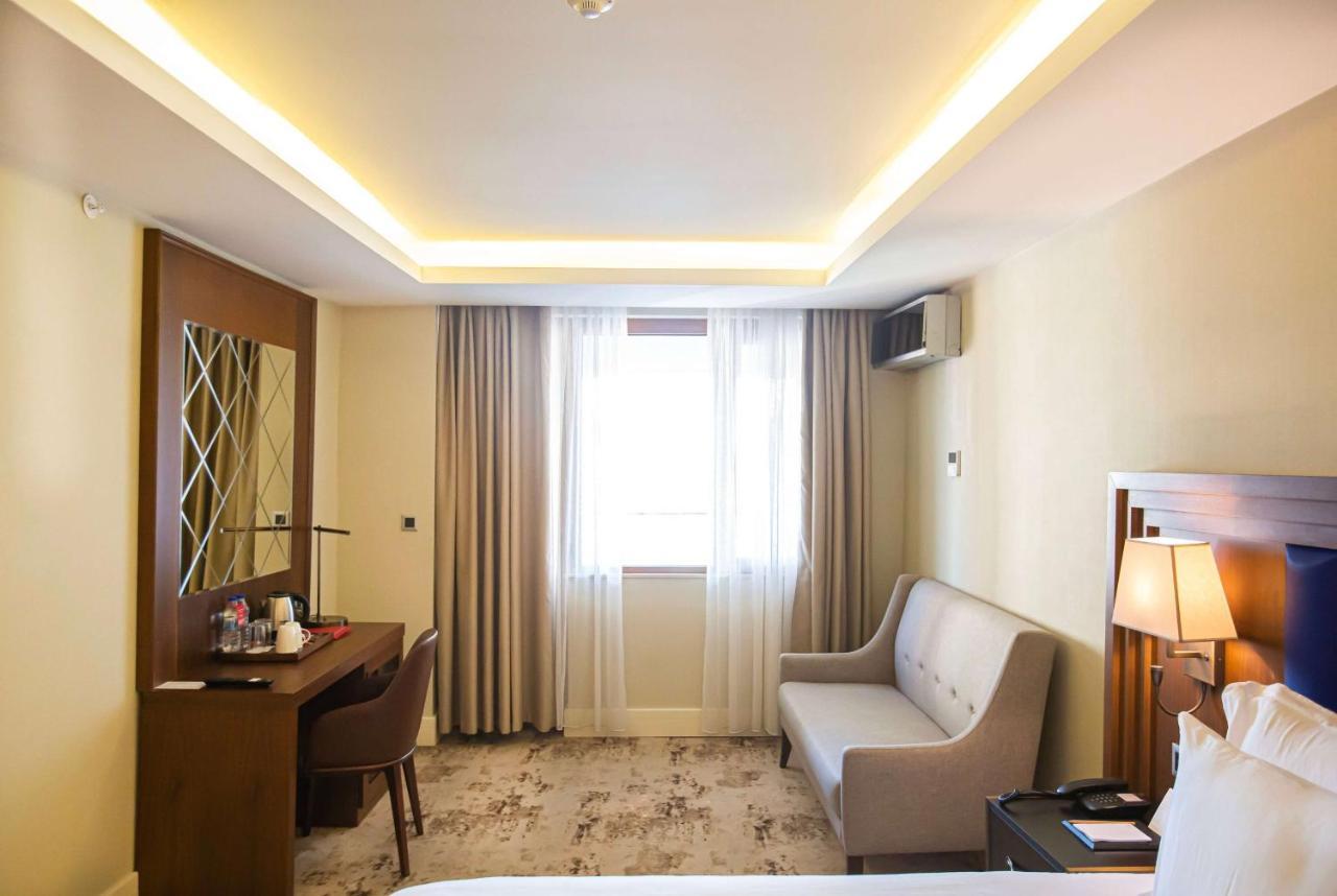 فندق Ramada Plaza Sultanahmet اسطنبول المظهر الخارجي الصورة A room at the hotel